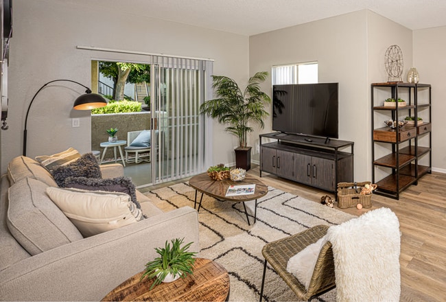 El Paseo in Tustin, CA - Building Photo - Building Photo