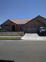 1537 Greenwich Dr in Los Banos, CA - Building Photo