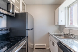 Westwood Court Townhouses in West Springfield, MA - Foto de edificio - Interior Photo