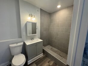 1303 W Greenfield Ave, Unit 1B in Milwaukee, WI - Foto de edificio - Building Photo