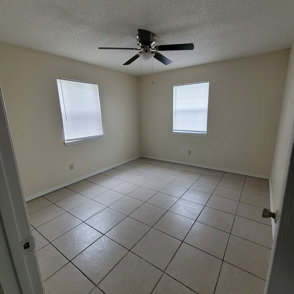 West Oak Apartments in Weslaco, TX