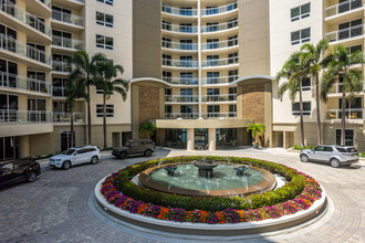 Moraya Bay in Naples, FL - Foto de edificio - Building Photo