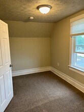 950 E Indiana Ave in Spokane, WA - Foto de edificio - Building Photo