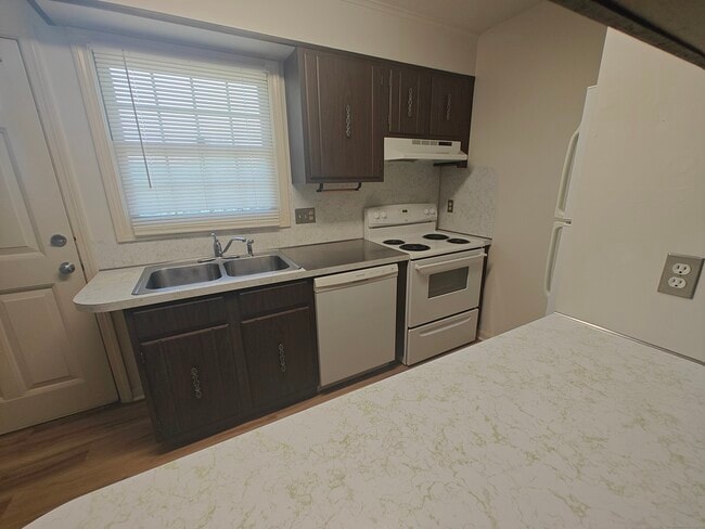 18 Broadview Hts in Thomaston, CT - Building Photo - Building Photo