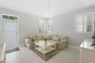826 7th St in Miami Beach, FL - Foto de edificio - Building Photo