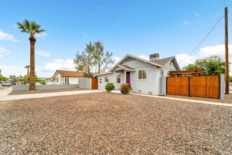2301 North 11th St in Phoenix, AZ - Foto de edificio - Building Photo