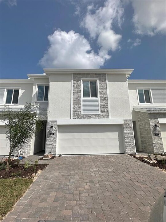 283 Nine Iron Dr in Davenport, FL - Building Photo