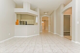 1464 Lake Shore Ranch Dr in Seffner, FL - Building Photo - Building Photo