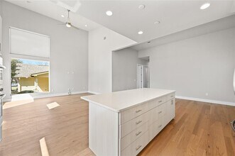 6333 Florencia Ln in Austin, TX - Building Photo - Building Photo