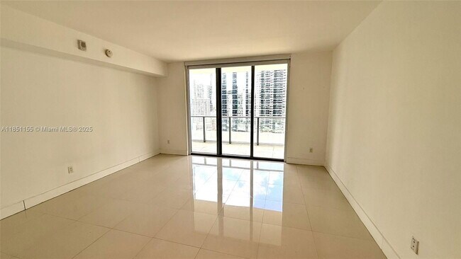 1300 Brickell Ave in Miami, FL - Building Photo - Building Photo