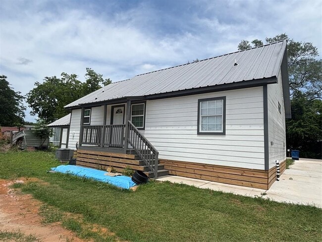 2706 Sledge St in Waller, TX - Building Photo - Building Photo