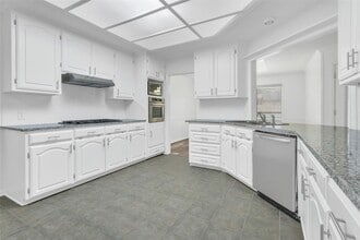 1909 Castlegate St in Henderson, TX - Building Photo - Building Photo