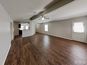 2331 Oyster Bay Ave in Texas City, TX - Building Photo - Building Photo