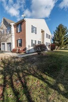 6873 Hunt Dr in Macungie, PA - Foto de edificio - Building Photo