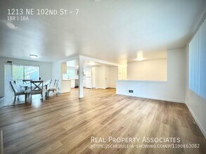 1213 NE 102nd St in Seattle, WA - Building Photo - Building Photo
