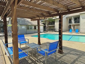 Suncrest in Dallas, TX - Building Photo - Building Photo