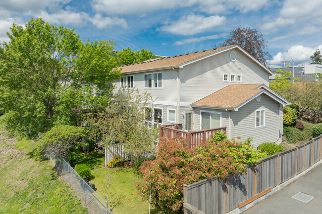 KINGS VIEW TOWNHOMES CONDOMINIUM in Seattle, WA - Building Photo - Building Photo