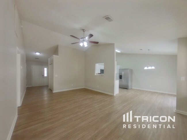 220 Crimson Oak Dr in Lexington, SC - Foto de edificio - Building Photo