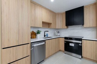 4330 NE 13th Ave in Oakland Park, FL - Building Photo