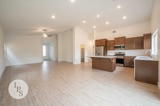 352 N Millard Ave in Fresno, CA - Building Photo - Building Photo