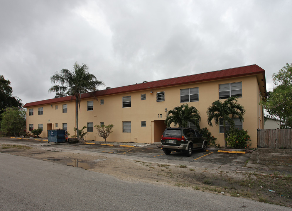 225 NW 62nd Ave in Hollywood, FL - Building Photo