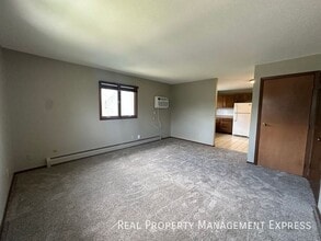Spacious 2 Bedroom Apartment in Sioux Falls, SD - Building Photo - Building Photo