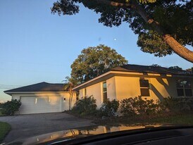 1455 Fairway Dr in Dunedin, FL - Building Photo