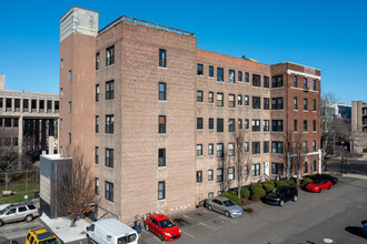 Lofts 881 in Bridgeport, CT - Foto de edificio - Building Photo