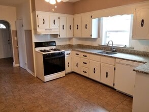 49 Hillside Ave, Unit 2 in Everett, MA - Building Photo - Building Photo