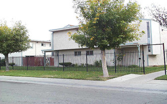 Grand Ave Villa in Sacramento, CA - Building Photo