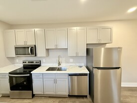 8429 Apple St, Unit 2A Apartamentos