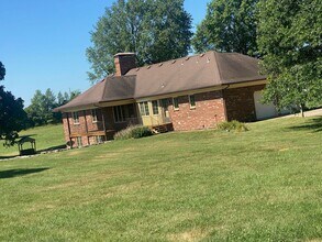 864 S Madison St in Strafford, MO - Building Photo - Building Photo