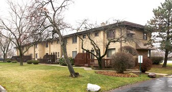 900-914 N Wheeling Rd in Mount Prospect, IL - Building Photo