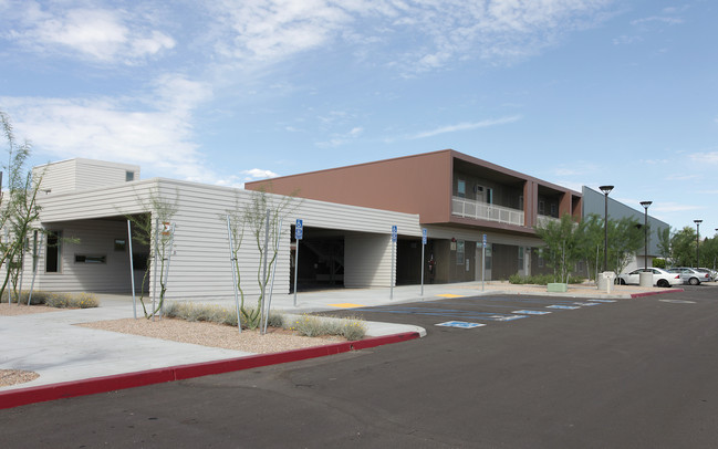 Rosa Gardens Apartments in Palm Springs, CA - Building Photo - Building Photo