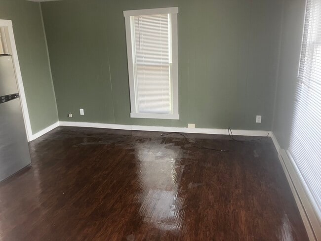 407 W Boston St, Unit 1 in Syracuse, IN - Building Photo - Building Photo