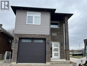 2446 McDougall St in Windsor, ON - Building Photo - Building Photo