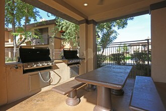 West Town Court in Phoenix, AZ - Foto de edificio - Building Photo