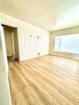 1570 Hornblend St in San Diego, CA - Building Photo