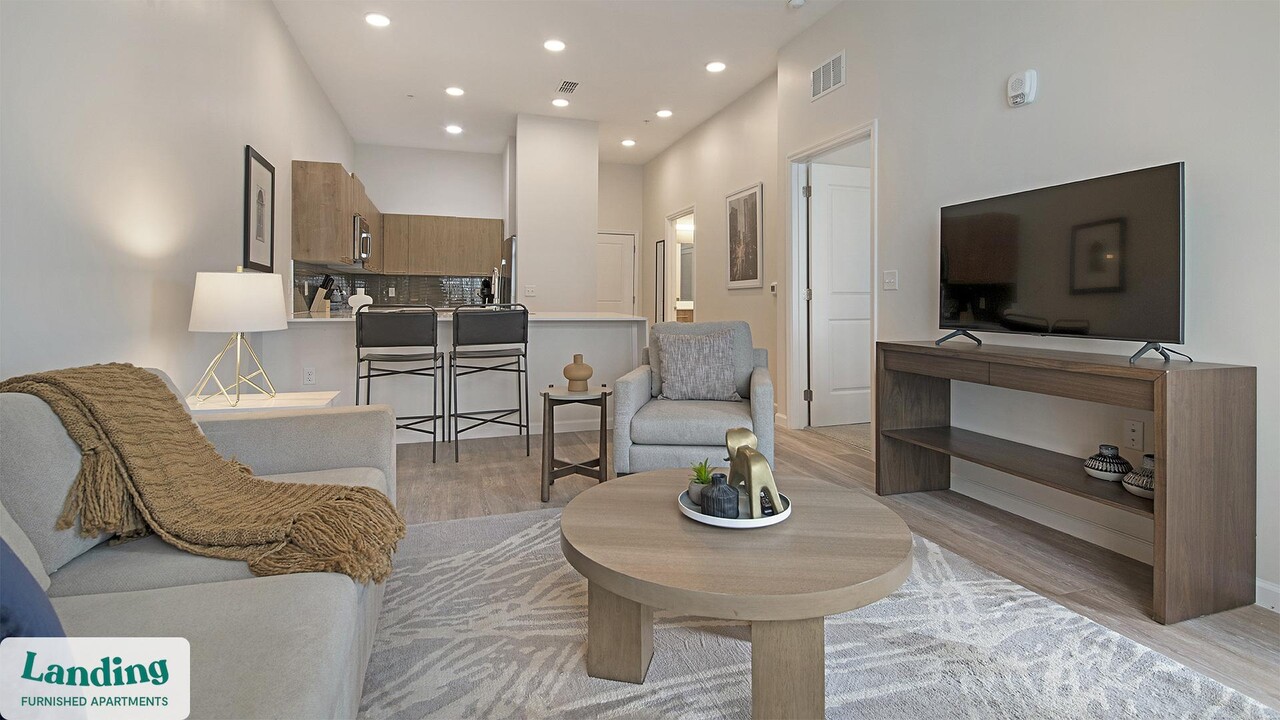 5256 International Dr in Orlando, FL - Building Photo