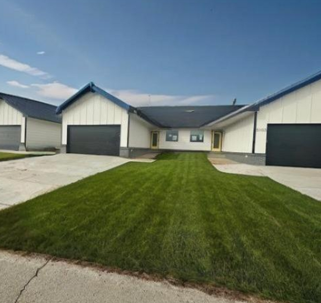 property at 5103-5105 S Chase Cir