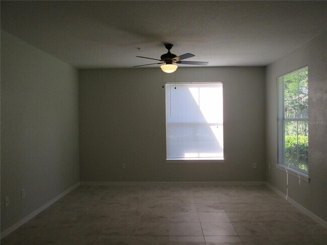 5957 Westgate Dr, Unit 1912 in Orlando, FL - Foto de edificio - Building Photo