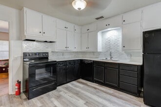 3305 30th St in Lubbock, TX - Foto de edificio - Building Photo