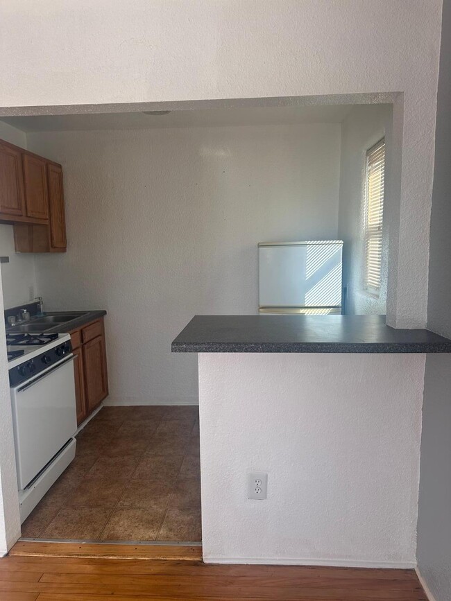 545 Cedar St SE-Unit -Apt 9 in Albuquerque, NM - Building Photo - Building Photo