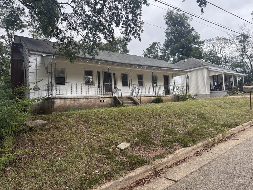 325 W Central Ave in Griffin, GA - Building Photo