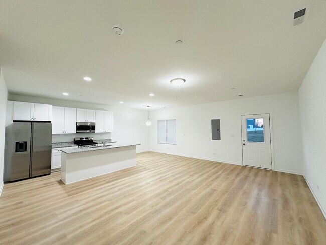 1015 Gillespie Ln in Yorkville, IL - Foto de edificio - Building Photo