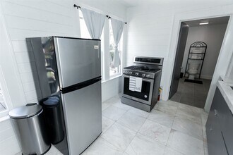 1629 Bonnie Brae St in Houston, TX - Building Photo - Building Photo