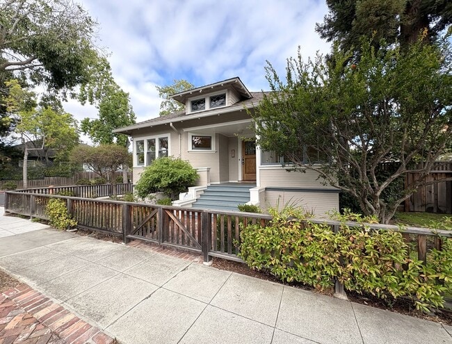 203 Addison Ave in Palo Alto, CA - Building Photo - Building Photo