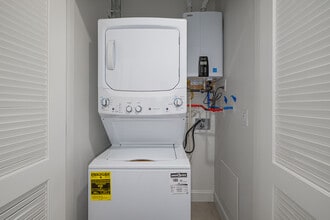 186 Market St in Newark, NJ - Building Photo - Interior Photo