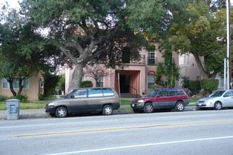 401 S Verdugo Rd in Glendale, CA - Building Photo - Building Photo