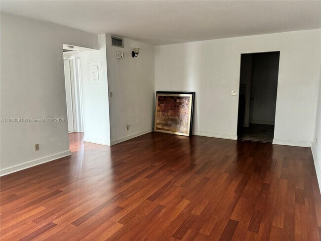 10028 Twin Lakes Dr in Coral Springs, FL - Building Photo - Building Photo